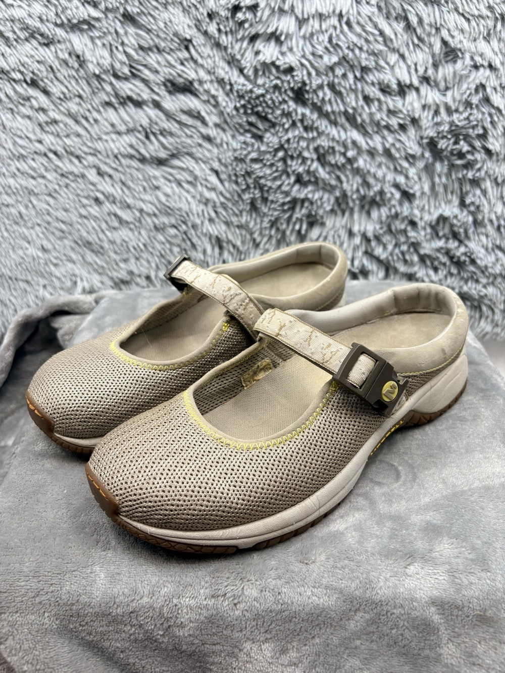 Merrell Mary Jane Womens 8 Beige Ortholite Walking Buckle Release Shoes Mules